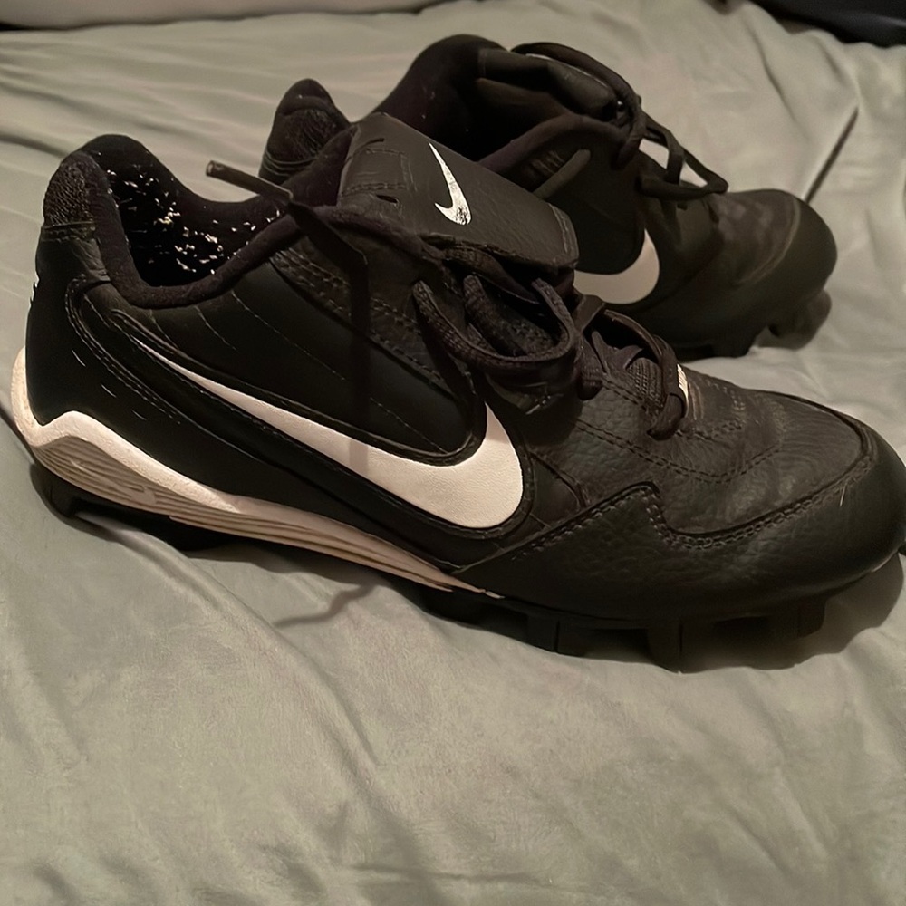Girls softball Cleates
